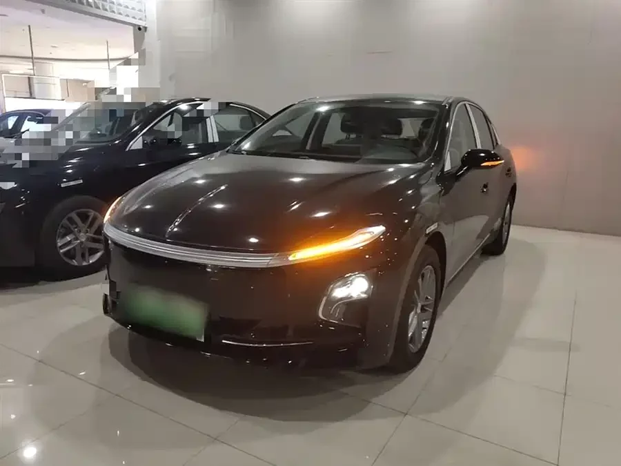 Hongqi E-QM5
