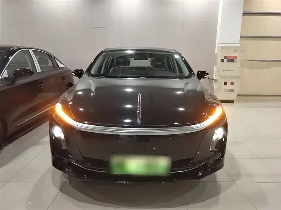 Hongqi E-QM5