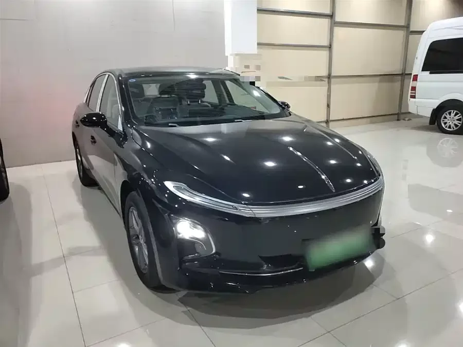 Hongqi E-QM5