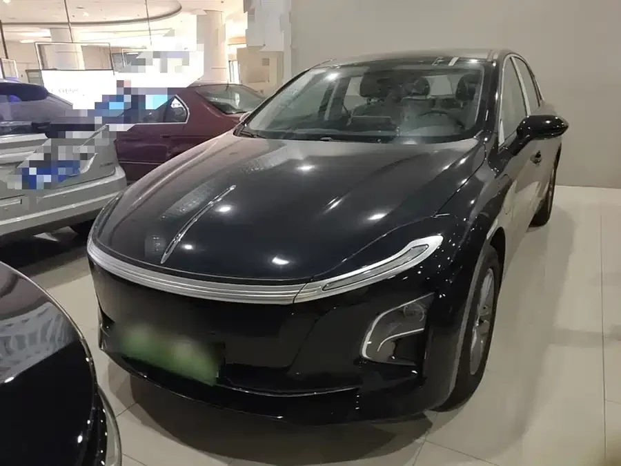 Hongqi E-QM5