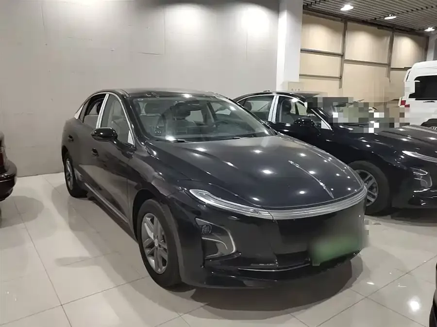 Hongqi E-QM5