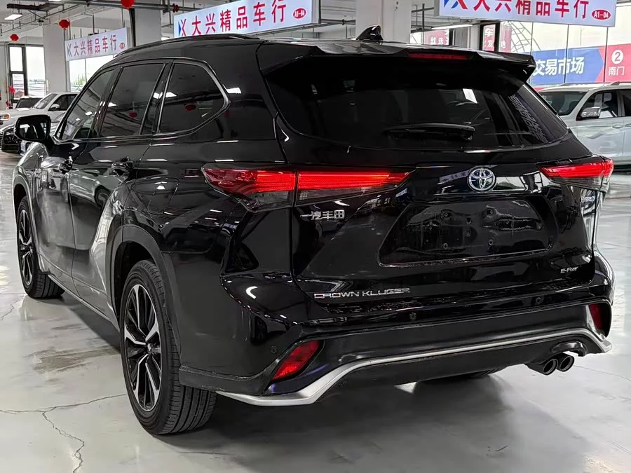 Toyota Crown Land