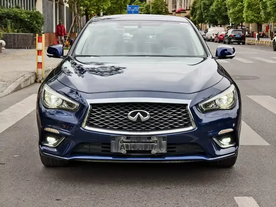 Infiniti Q50L
