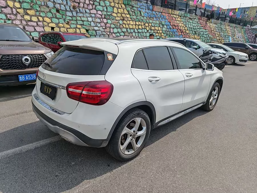 Mercedes Benz GLA