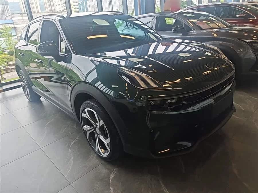 Lynk & Co 06