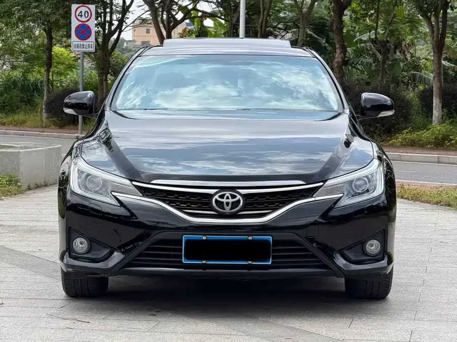 Toyota Reiz