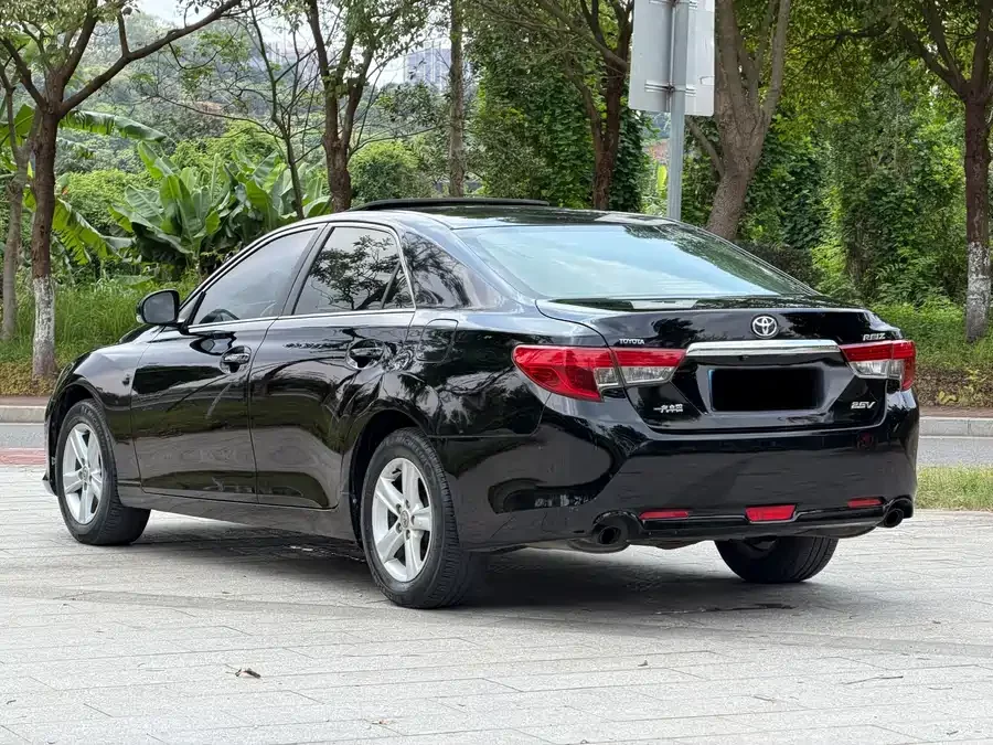 Toyota Reiz