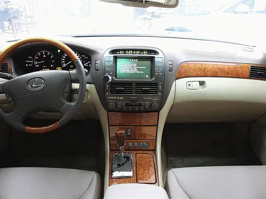 Lexus LS