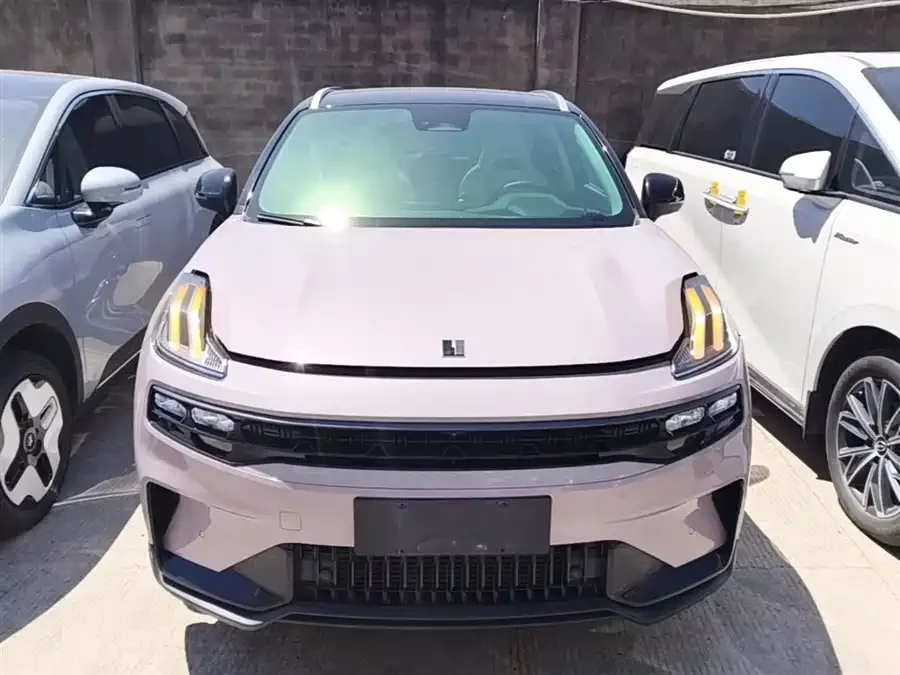 Lynk & Co 06