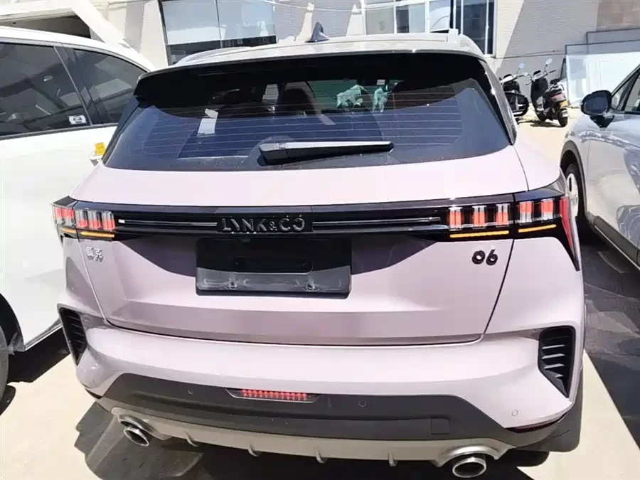 Lynk & Co 06