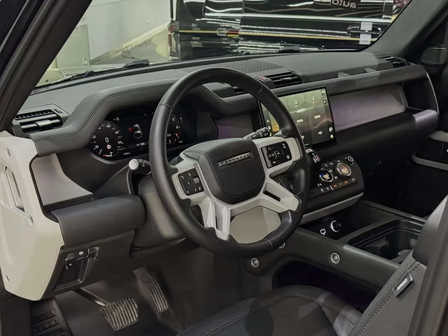 Land Rover guard