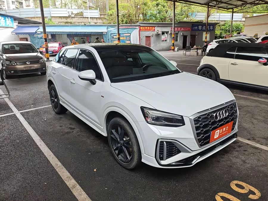 Audi Q2L