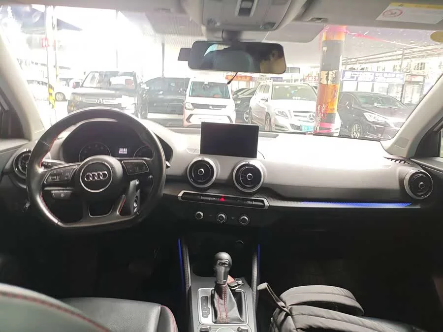 Audi Q2L