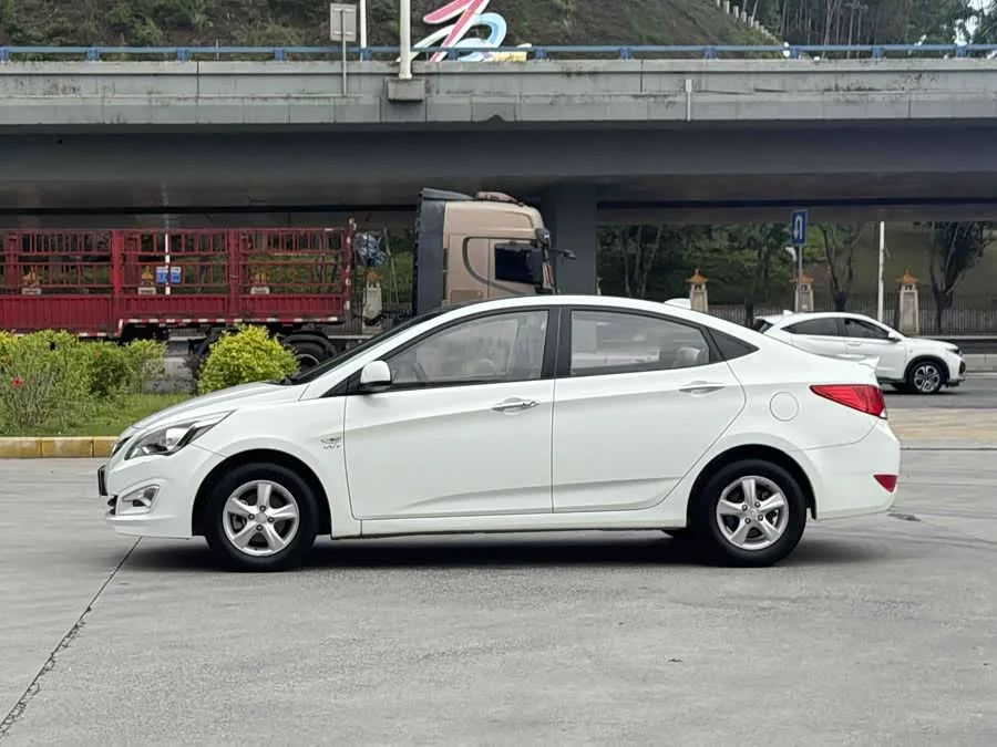 Hyundai Rena