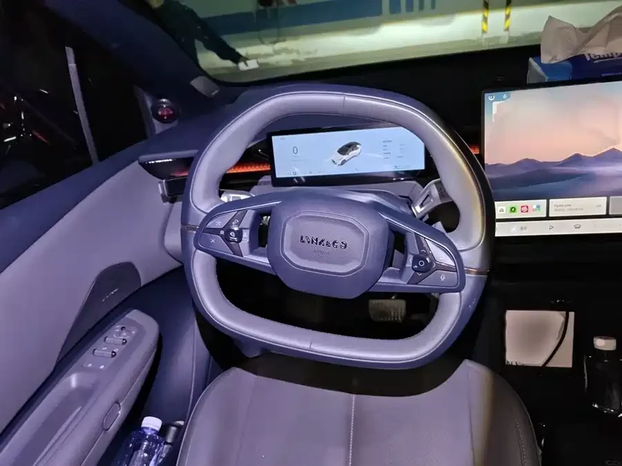 Lynk & Co Z20