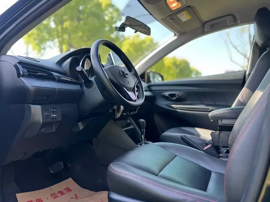 Toyota YARiS L