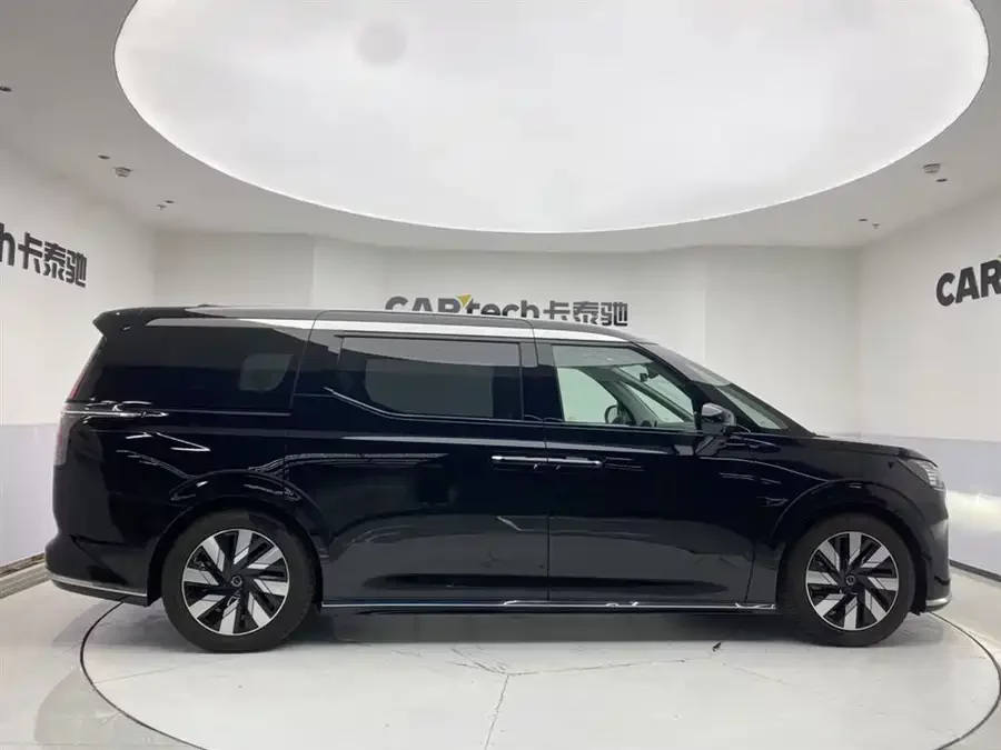 Volvo EM90