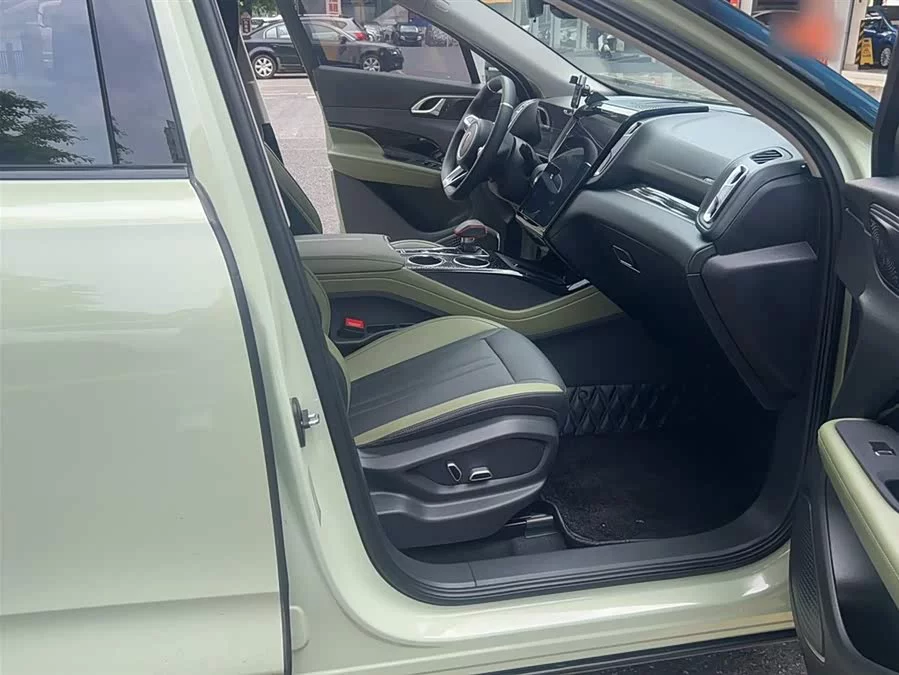 Hongqi HS3