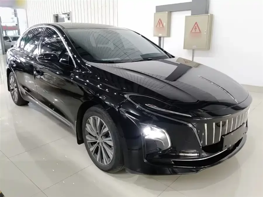 Hongqi E-QM5