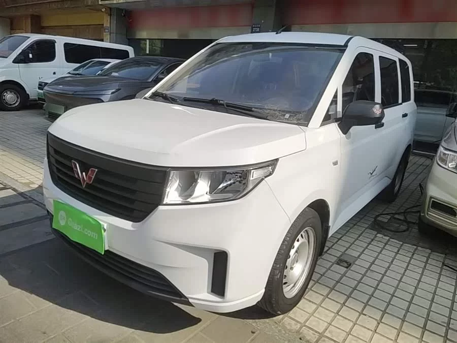 Wuling Hongguang PLUS
