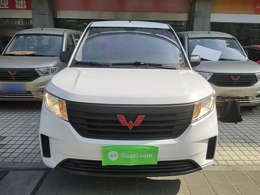 Wuling Hongguang PLUS