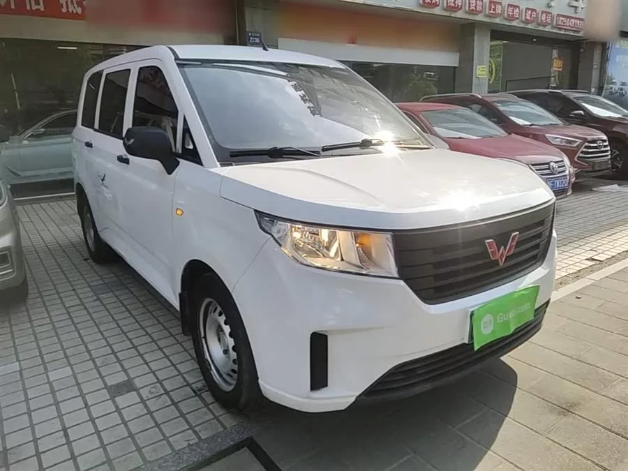 Wuling Hongguang PLUS