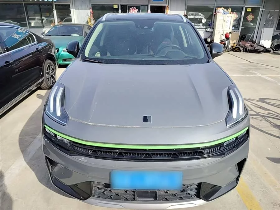 Lynk & Co 06
