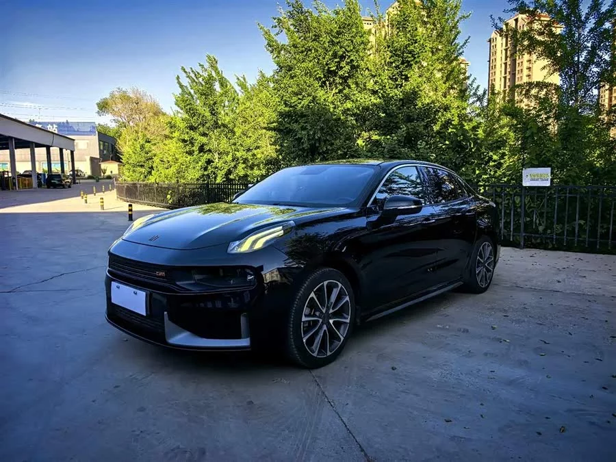 Lynk & Co 03