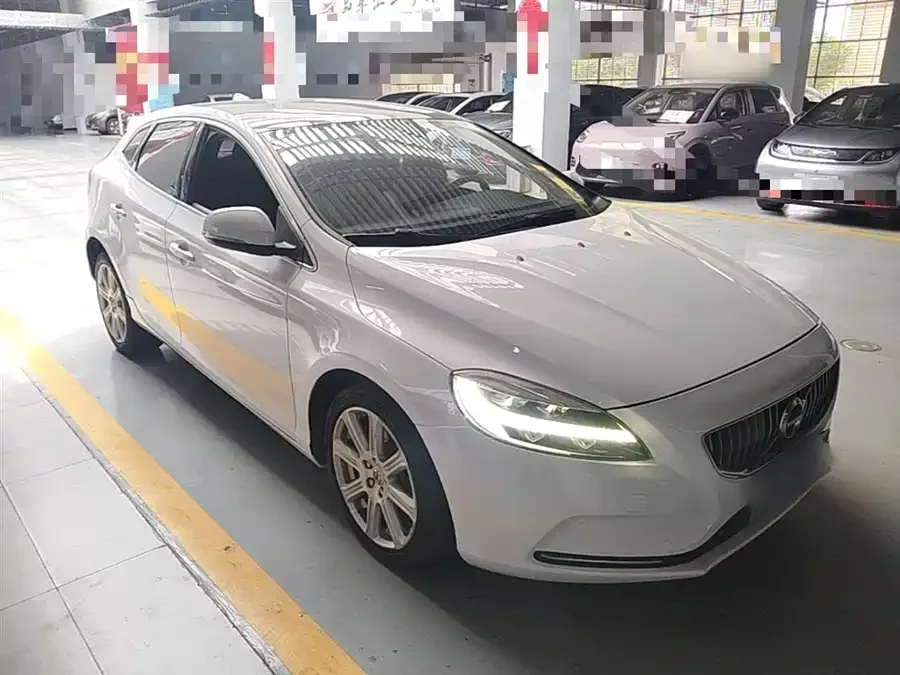 Volvo V40