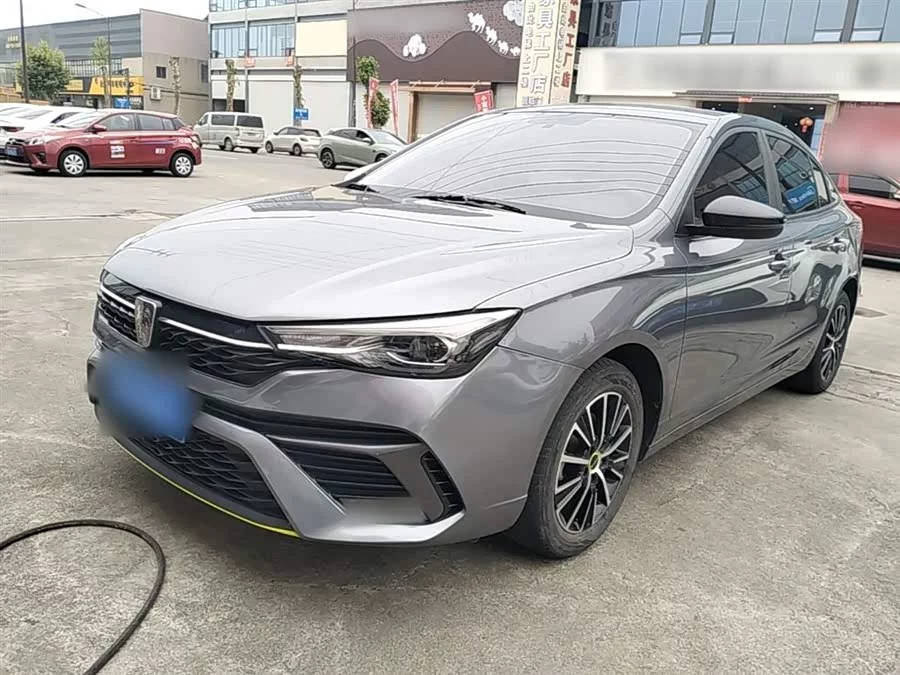 Roewe i5