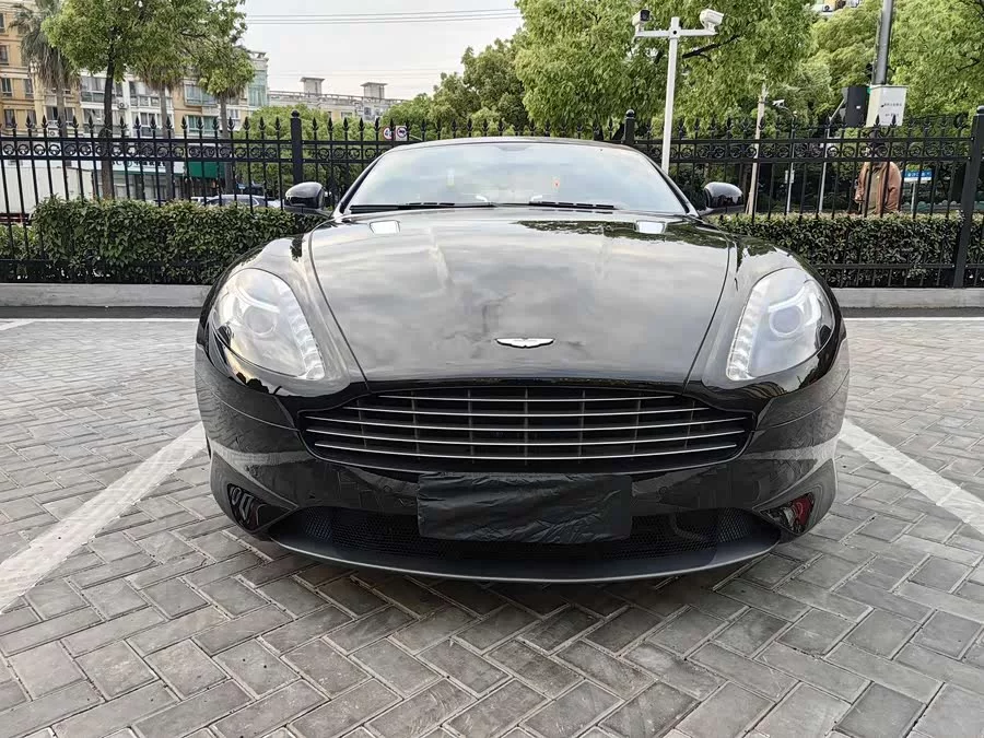 Aston Martin DB9
