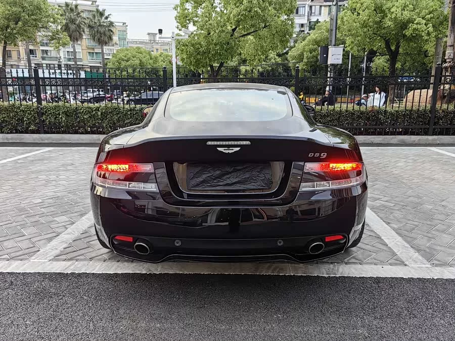 Aston Martin DB9