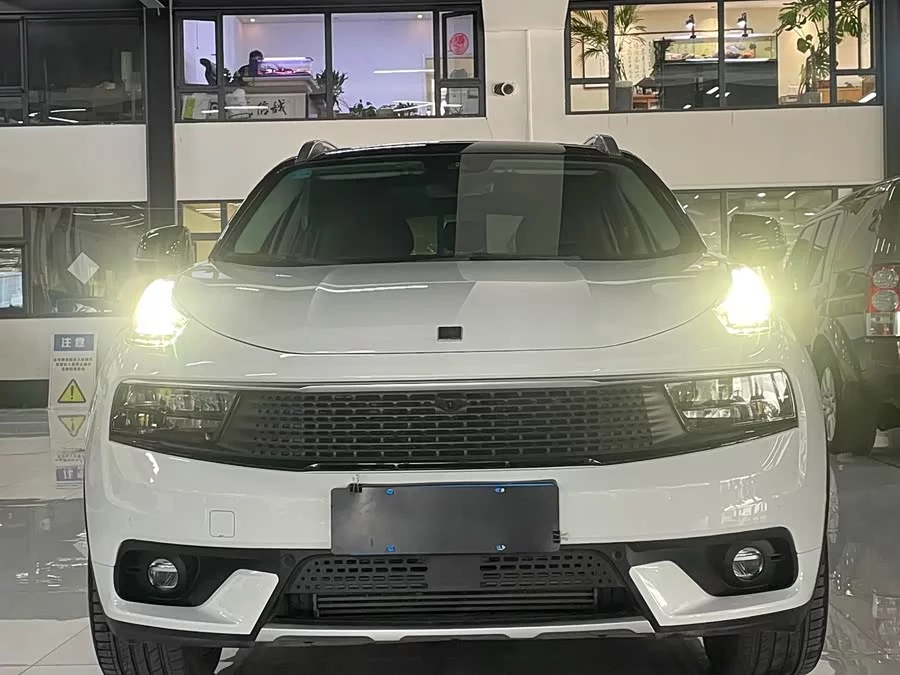Lynk & Co 01