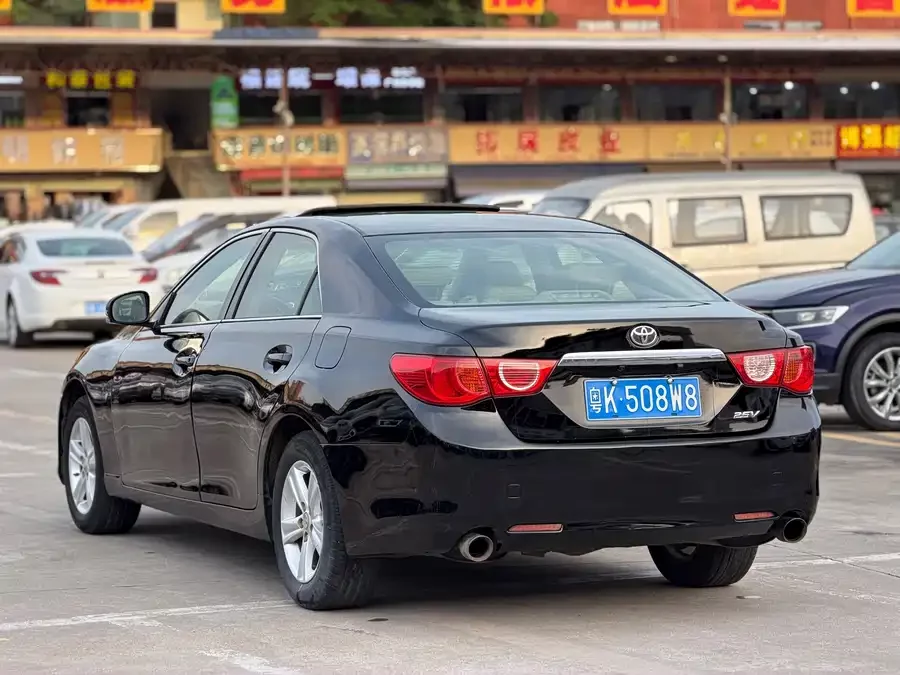 Toyota Reiz