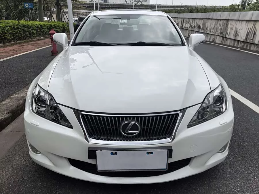 Lexus IS