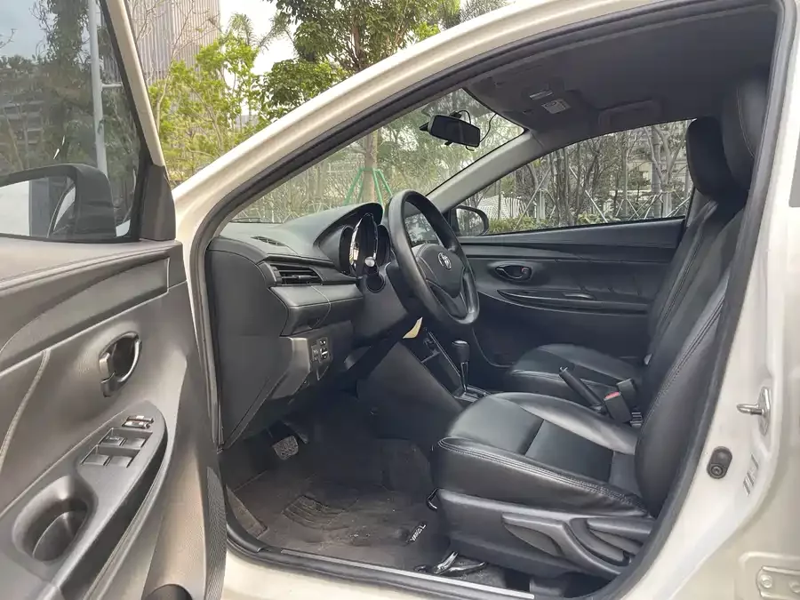 Toyota YARiS L