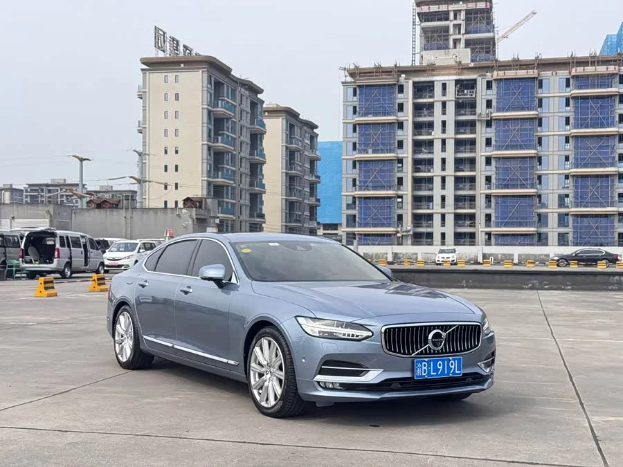 Volvo S90
