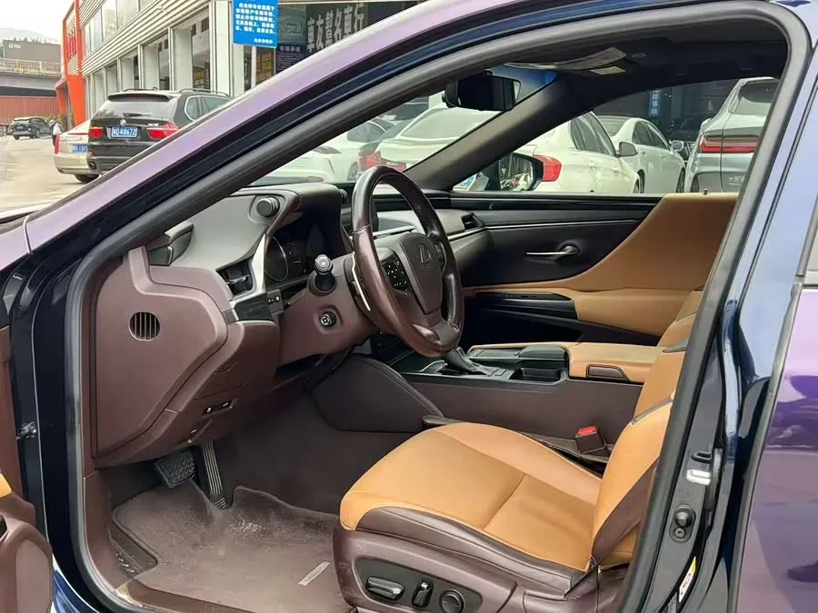 Lexus ES