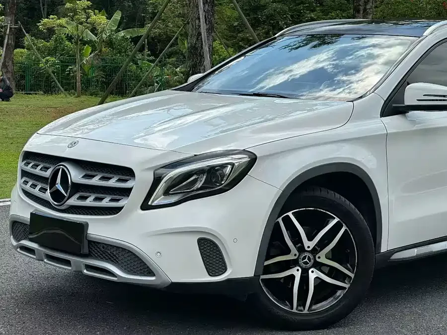 Mercedes Benz GLA