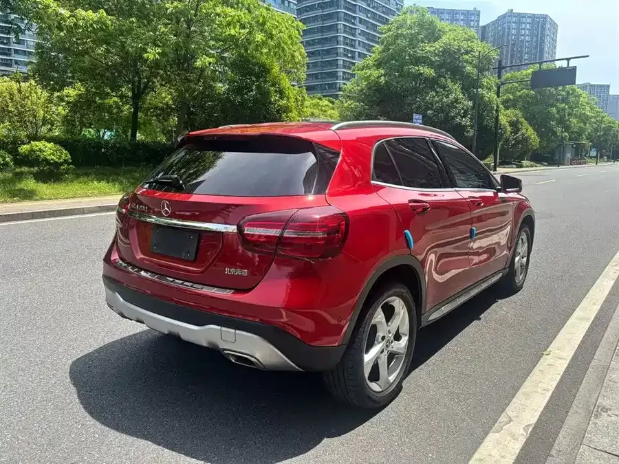 Mercedes Benz GLA