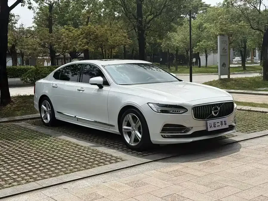 Volvo S90
