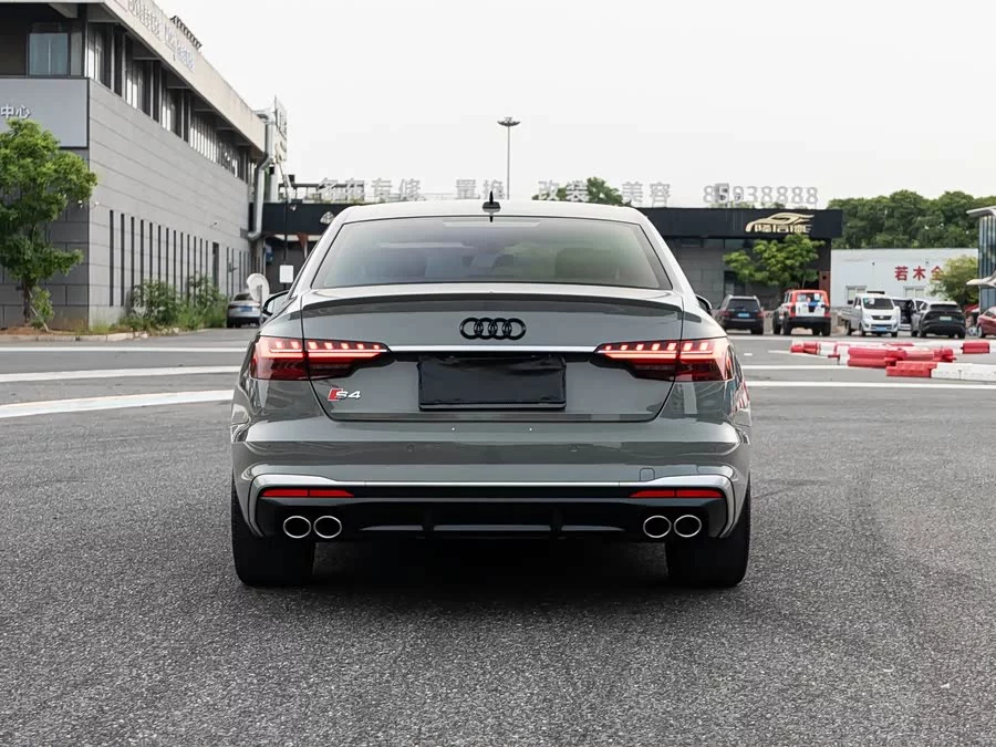 Audi S4