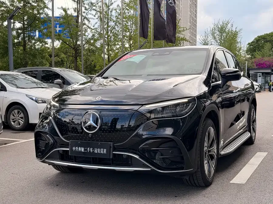 Mercedes Benz EQE SUV