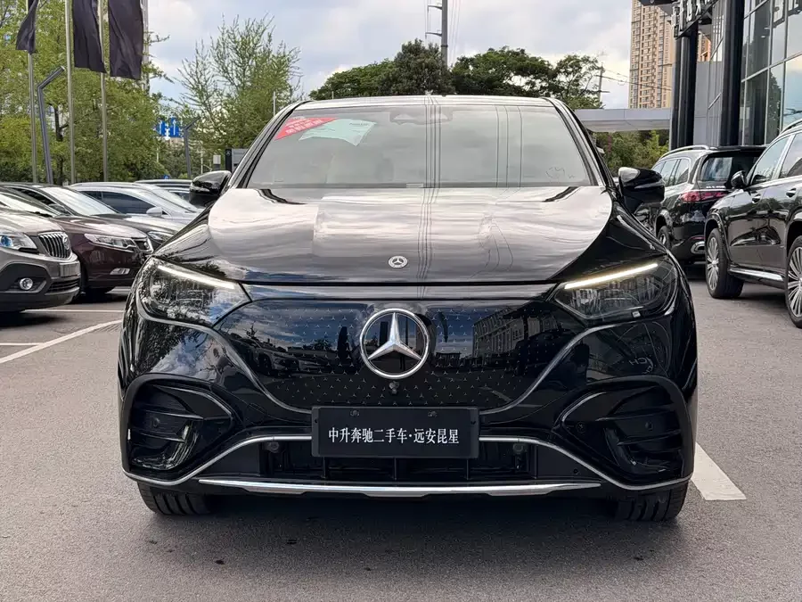 Mercedes Benz EQE SUV
