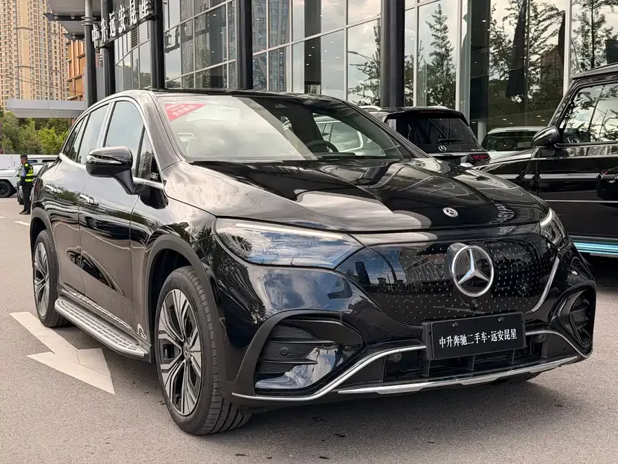 Mercedes Benz EQE SUV