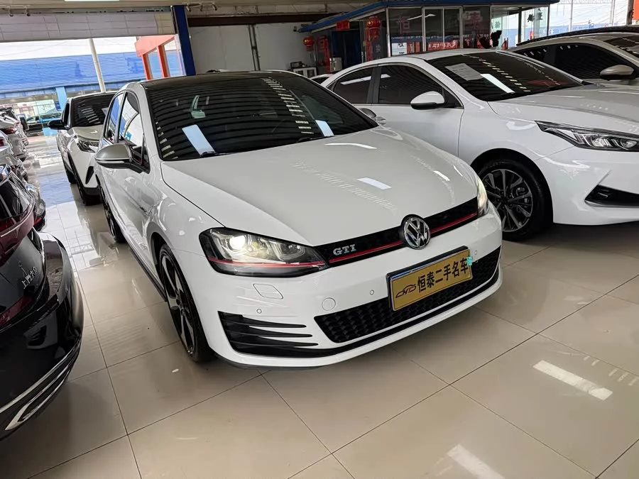 Volkswagen Golf GTI