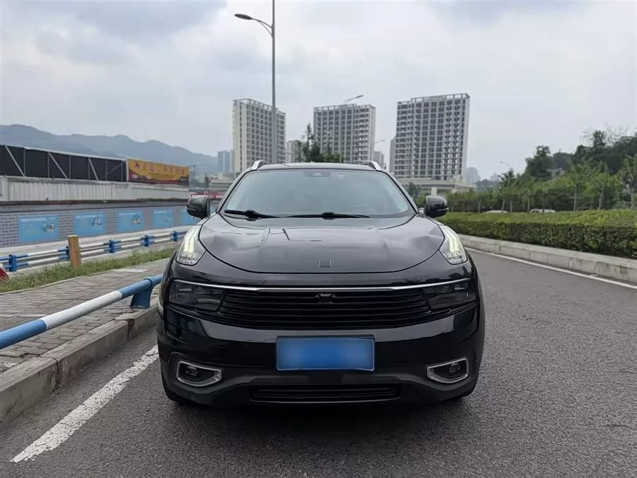 Lynk & Co 01