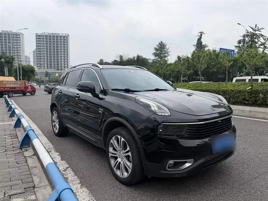 Lynk & Co 01