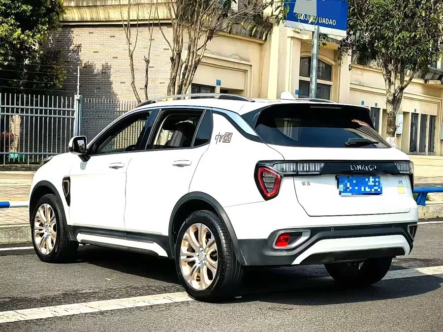 Lynk & Co 01