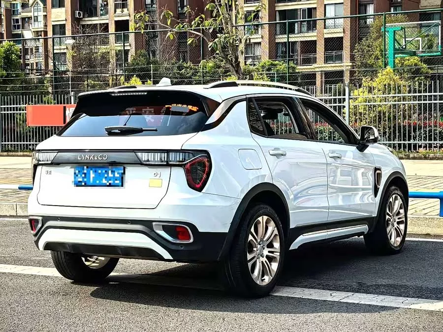 Lynk & Co 01